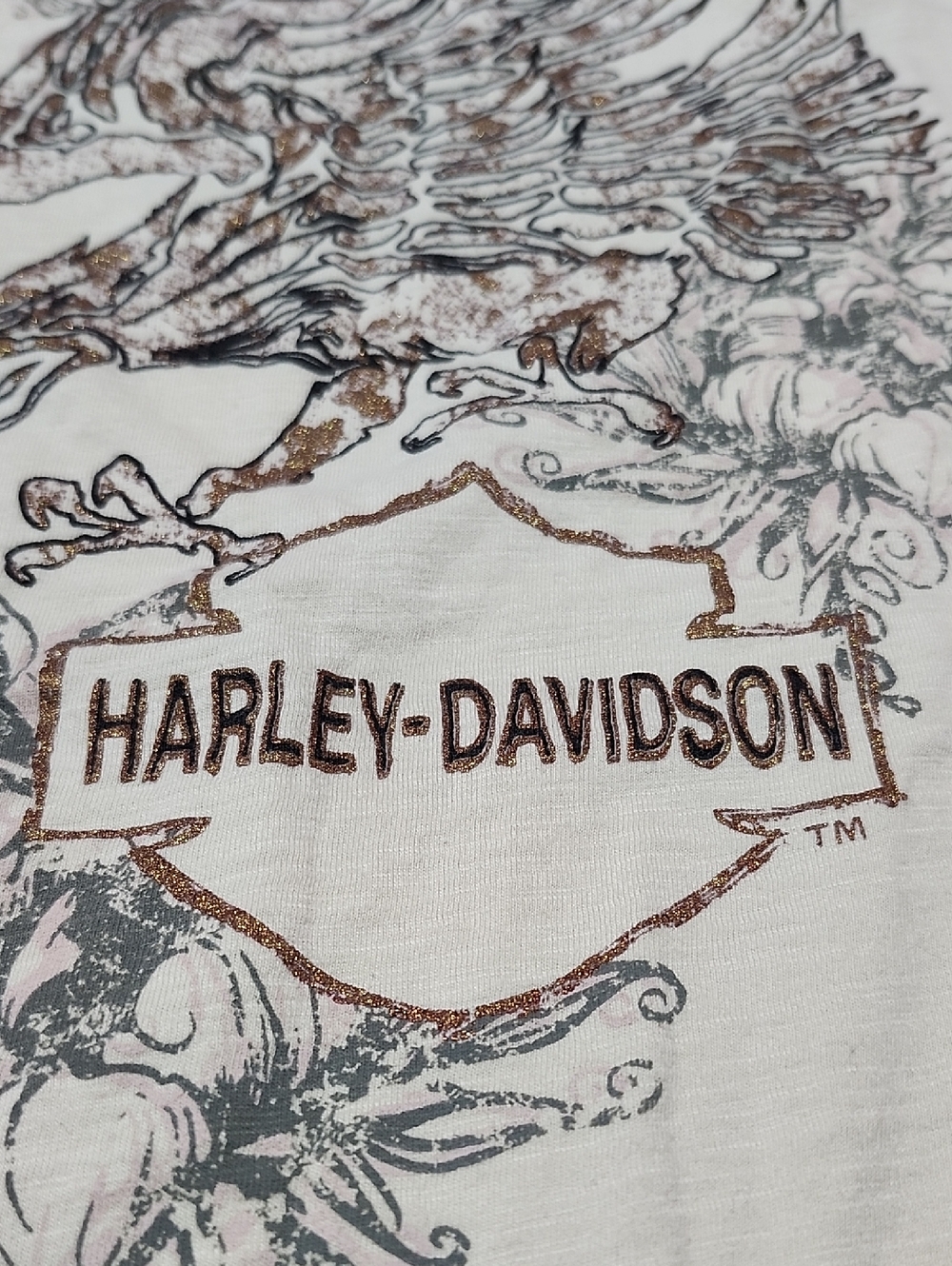HARLEY DAVIDSON 2019 BEIGE EAGLE & ROSES METALLIC FOIL STUDDED V-NECK TEE-SHIRT